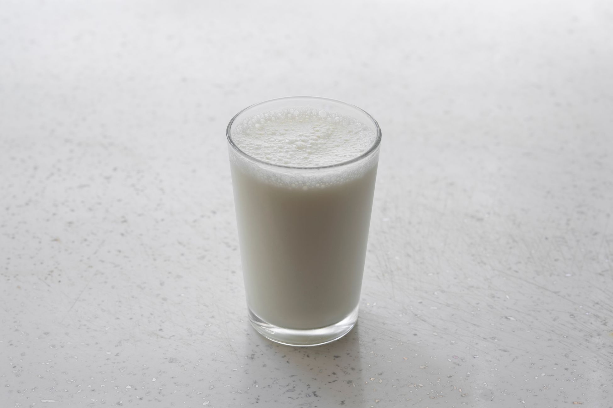 乳清蛋白喝多伤肾?拆解高蛋白饮食的肾脏负担逻辑